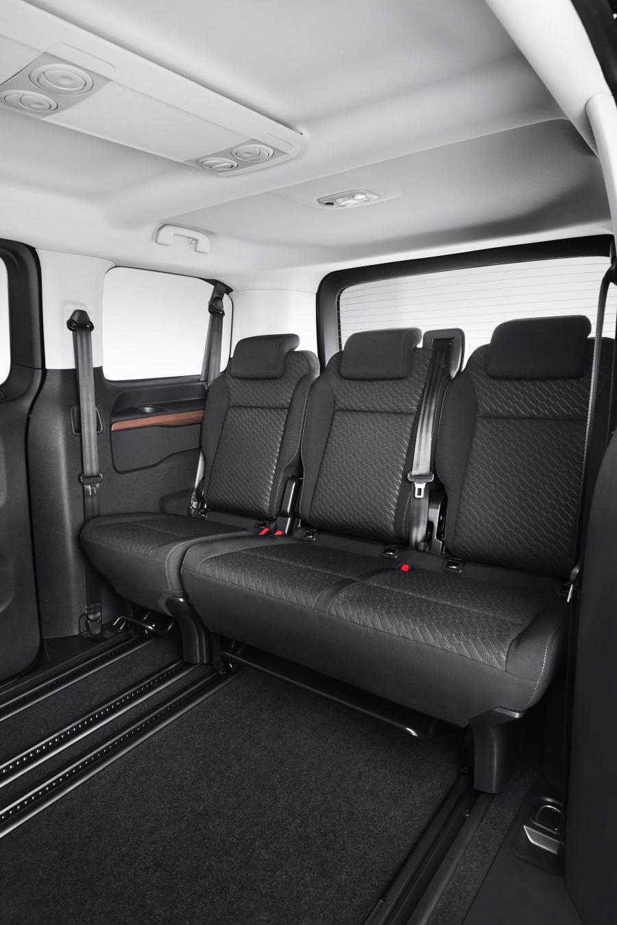 Интерьер Toyota ProAce Verso 2016 года  (фото 8 из 31)